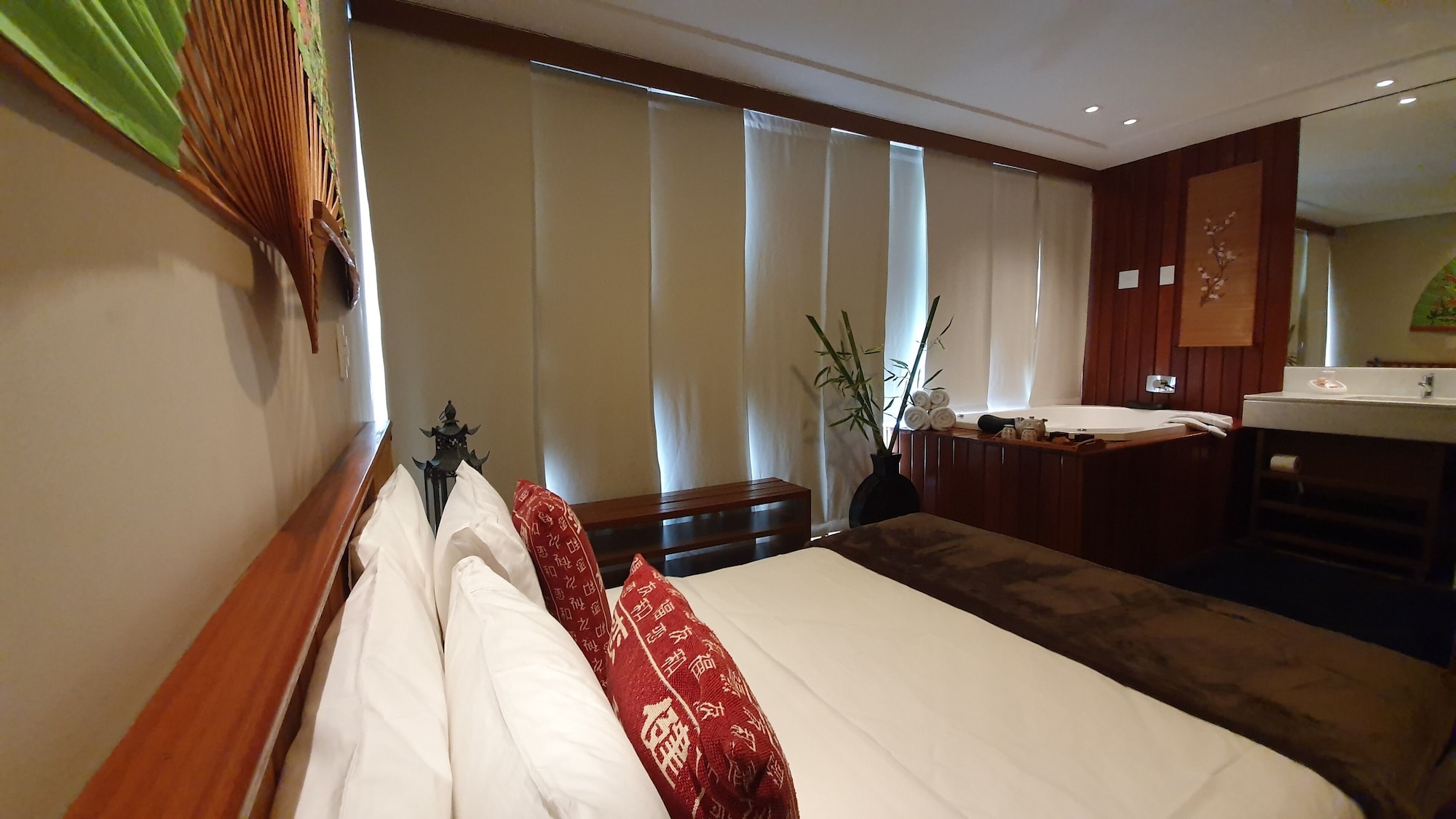 ROMANTIC, SUITE, FUTON BED