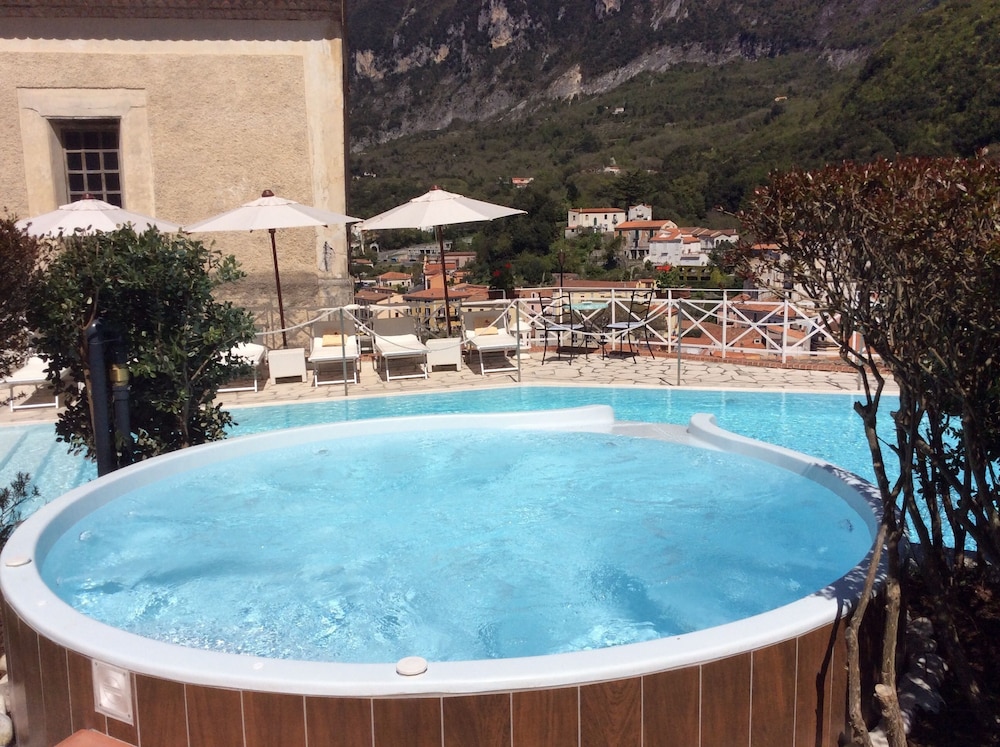 LA LOCANDA DELLE DONNE MONACHE 40/59