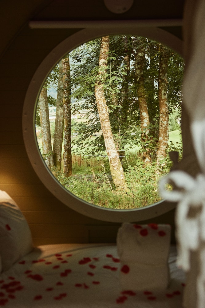 Riverbeds Lodges With Hot Tubs 6/23