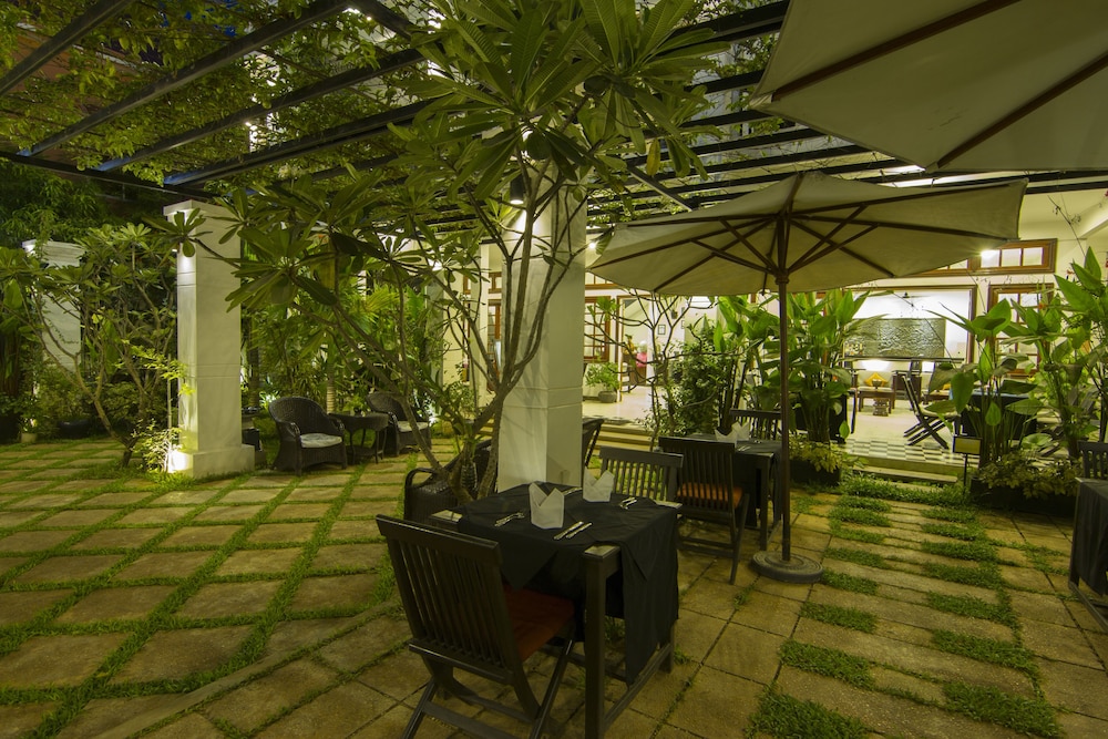 Apsara Centrepole Hotel 60/74
