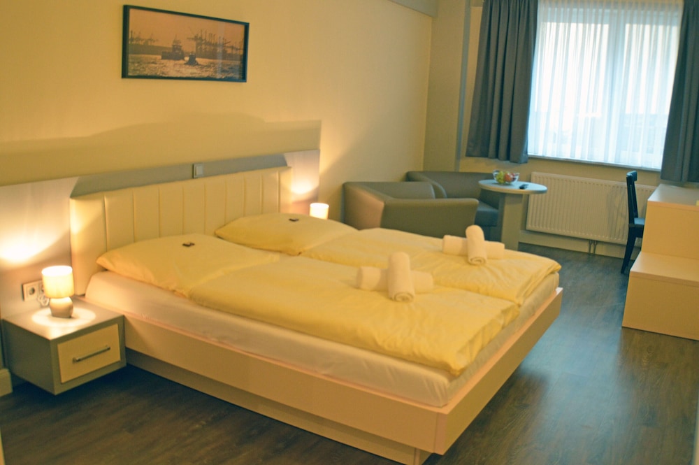 COMFORT, KING BED, SOFA