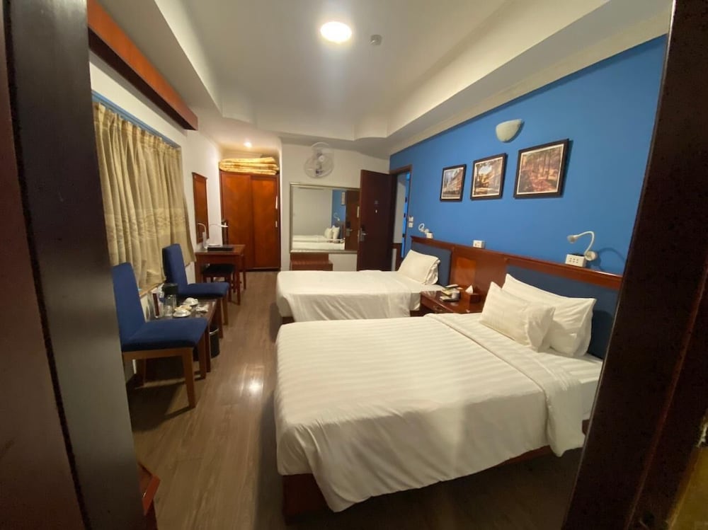 DELUXE, TWIN BEDS