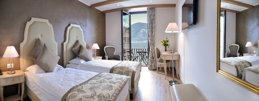 Boutique Hotel Brenzone 33/78