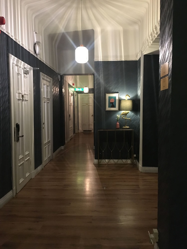Morris Hotel 23/34