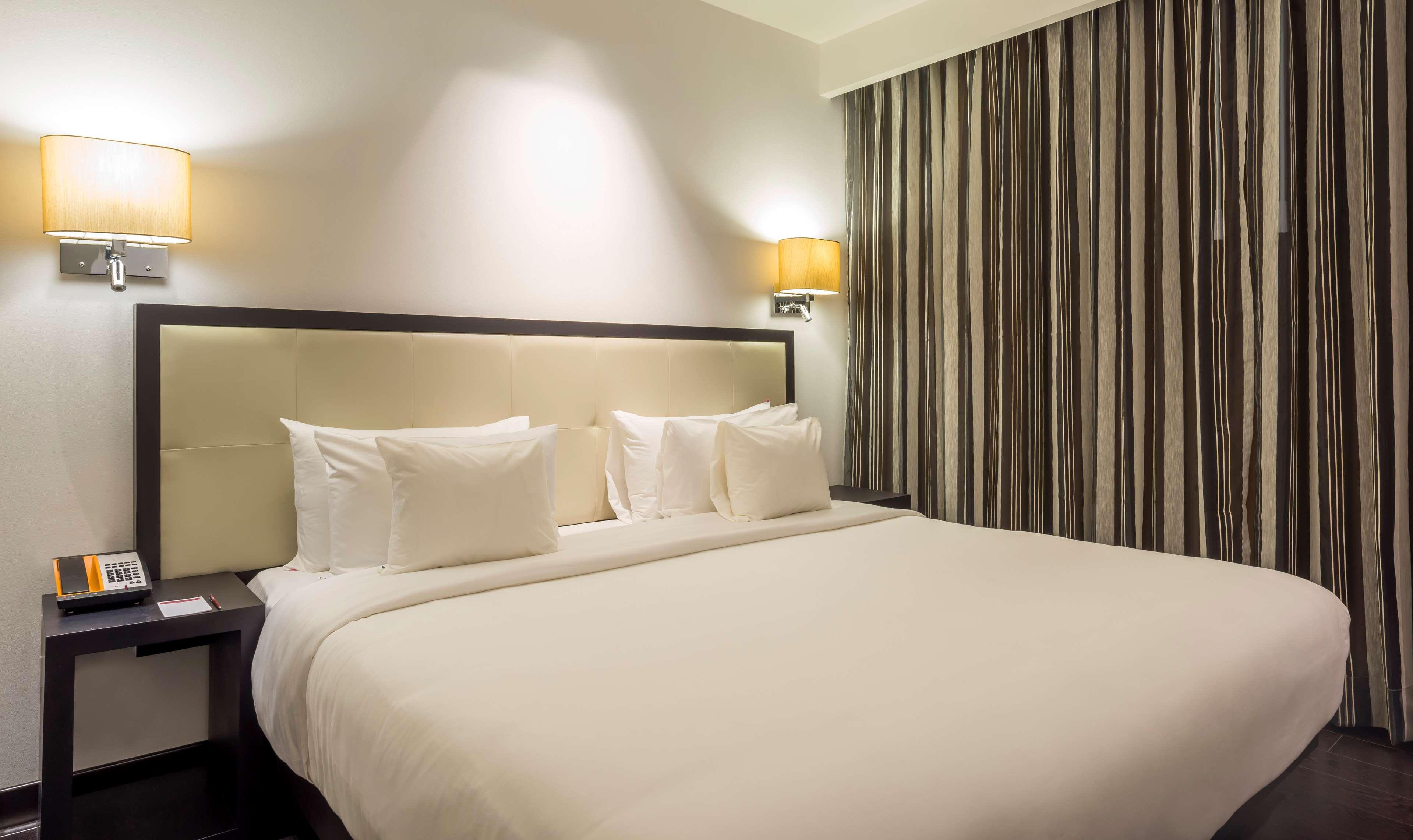 GUEST ROOM, QUEEN BED
