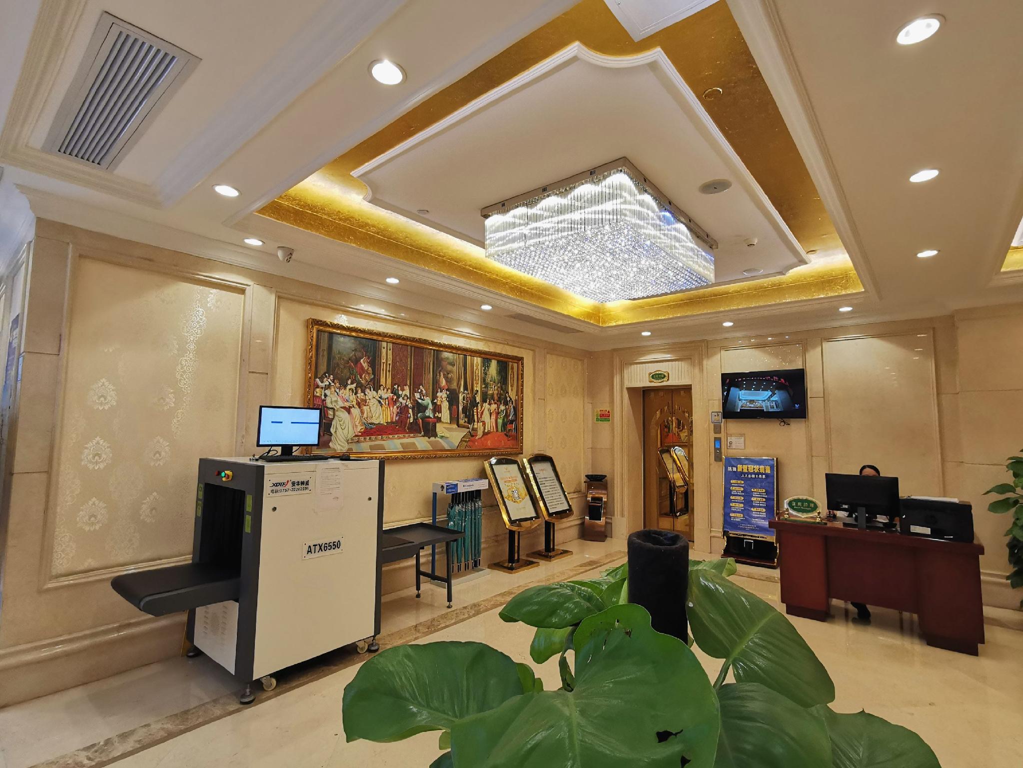 Vienna Hotel (Guangzhou railway station & Xiaobei subway station) 11/48
