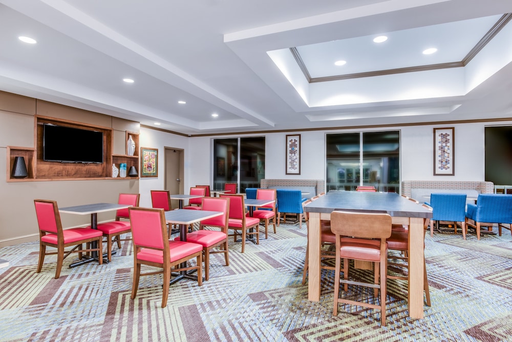 Holiday Inn Express Hotel & Suites Bethlehem 50/72