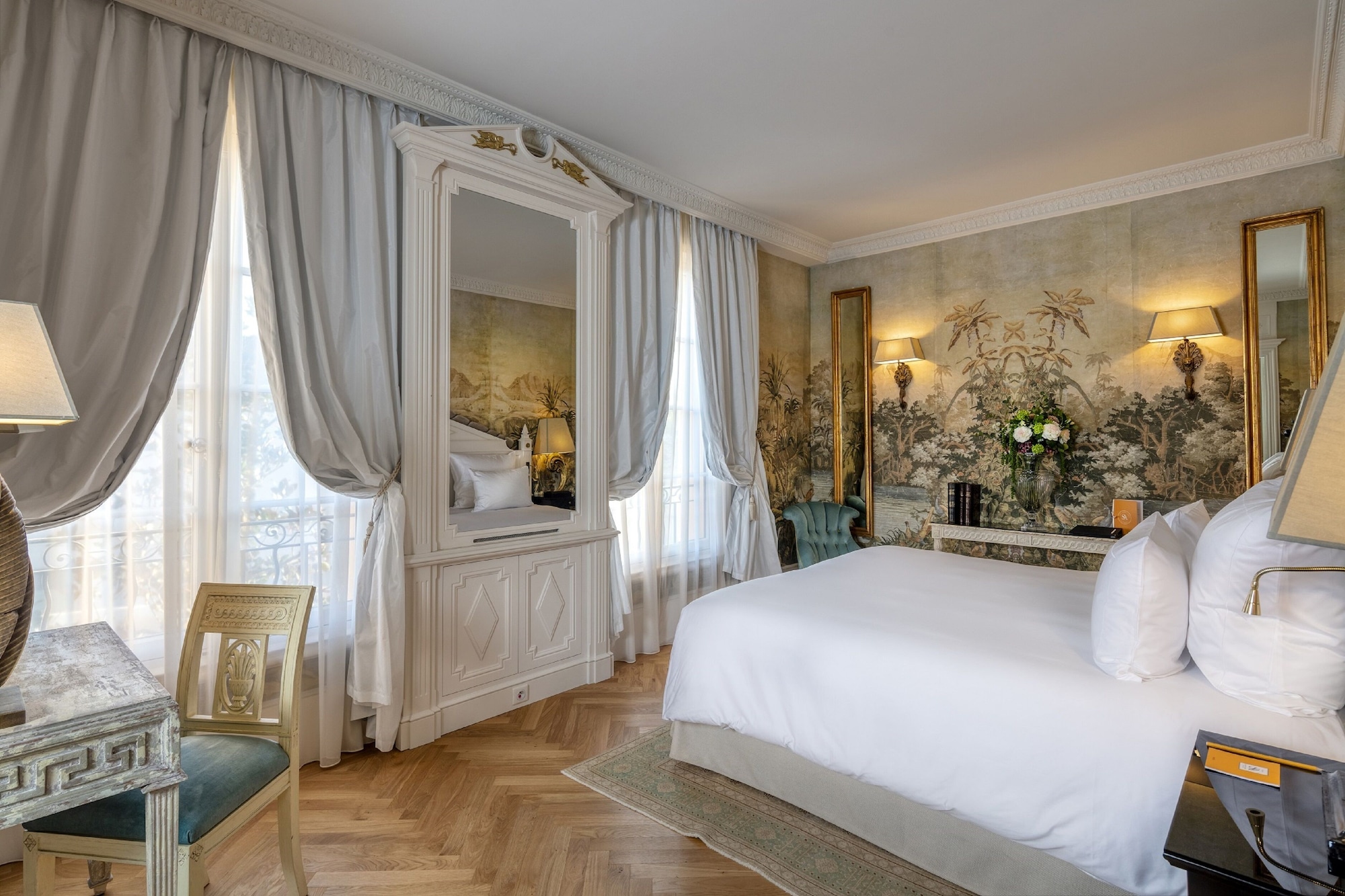 SUPERIOR, DOUBLE OR TWIN BED