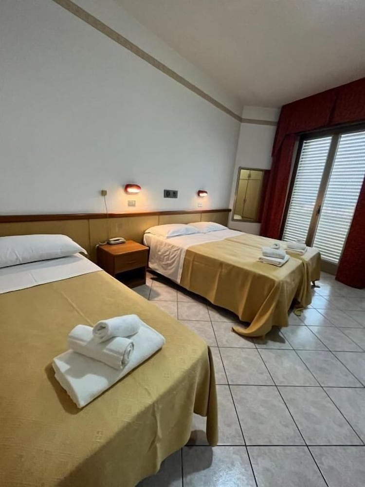 Hotel Columbia Frontemare 19/41