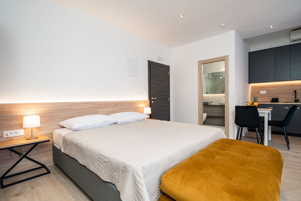 Bacan Serviced Apartments 26/64