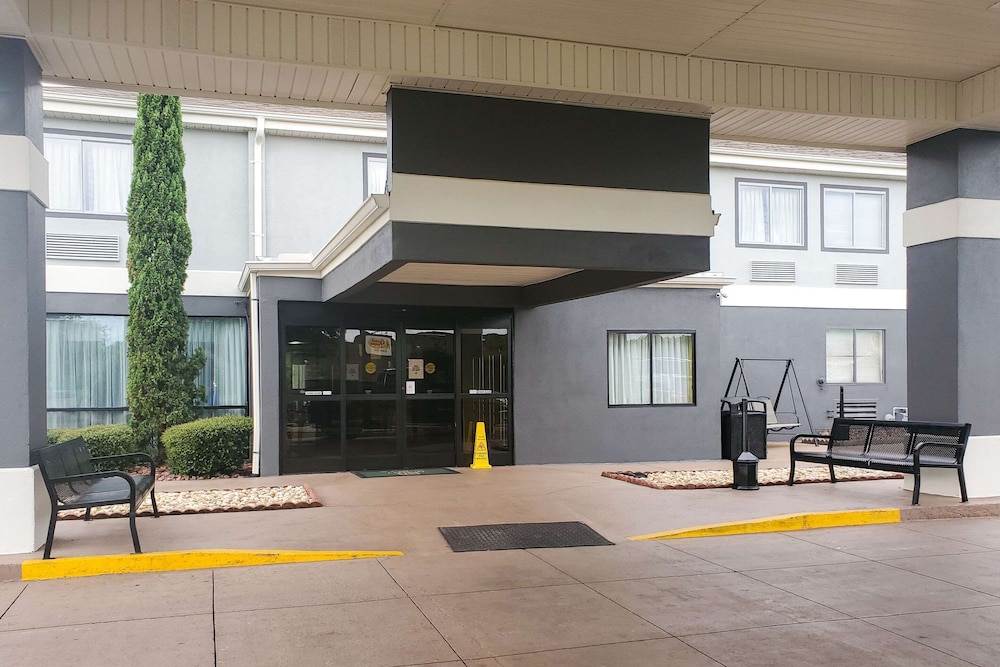 Quality Inn Prattville I-65 3/59