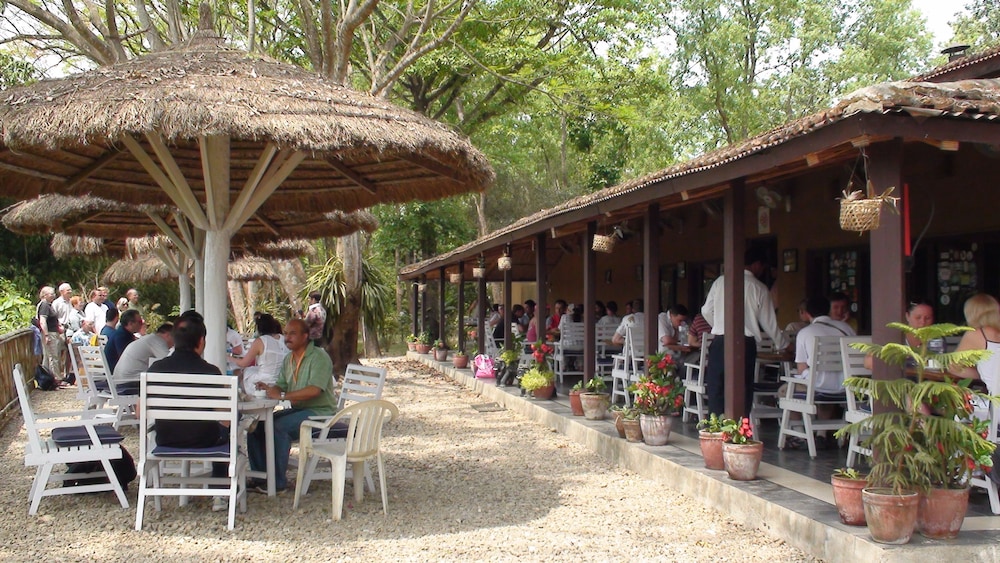 SAFARI NARAYANI LODGE 9/16