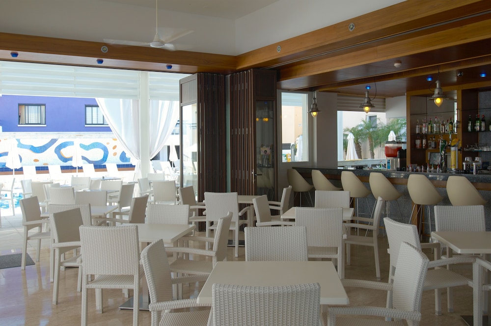 Senator Hotel Apartments - Adults Only 51/70
