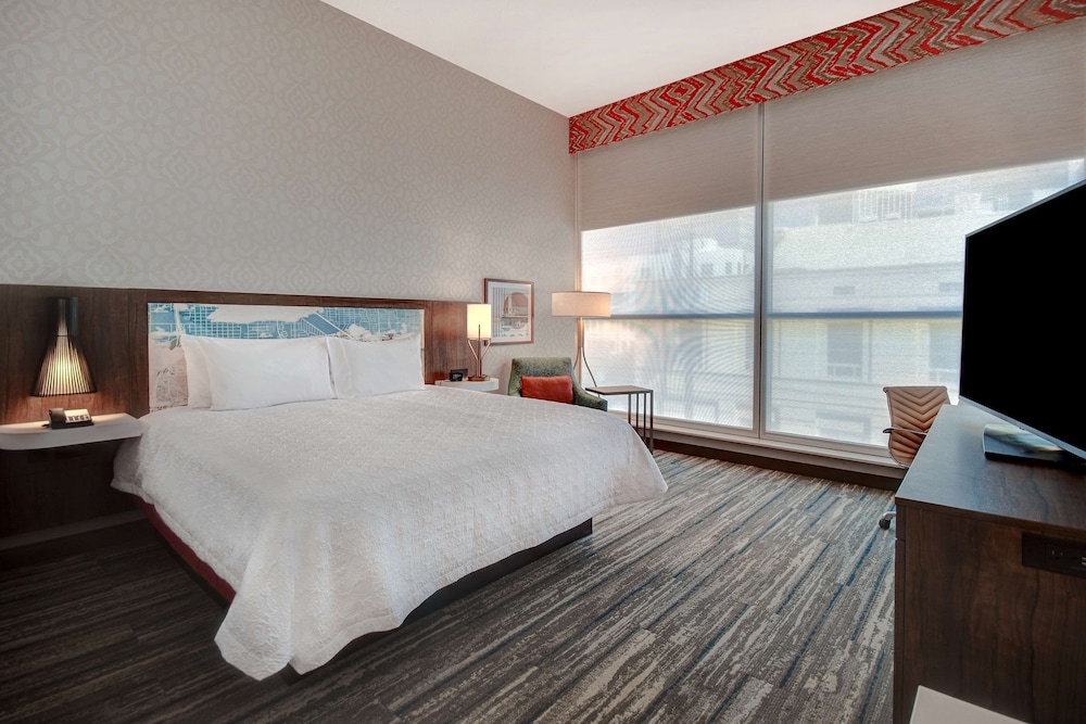 ROOM, KING BED, ACCESSIBLE