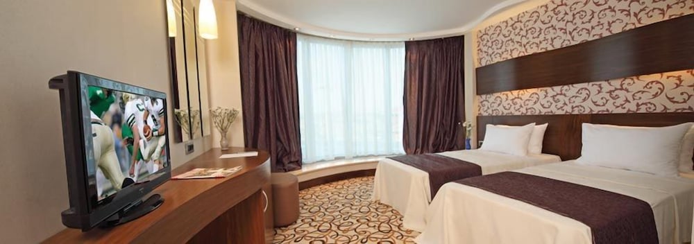Double Royal Hotel 4/30