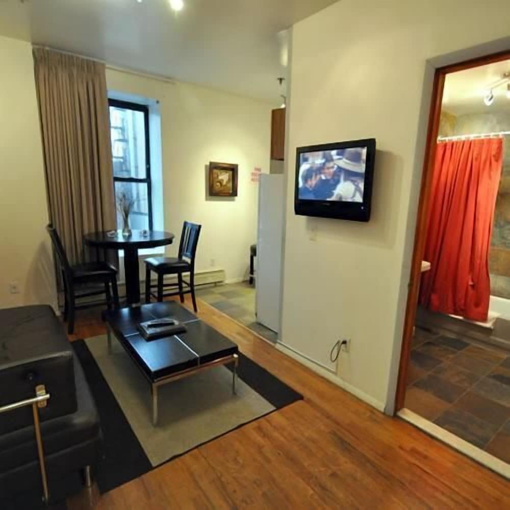 Off Soho Suites Hotel 31/38