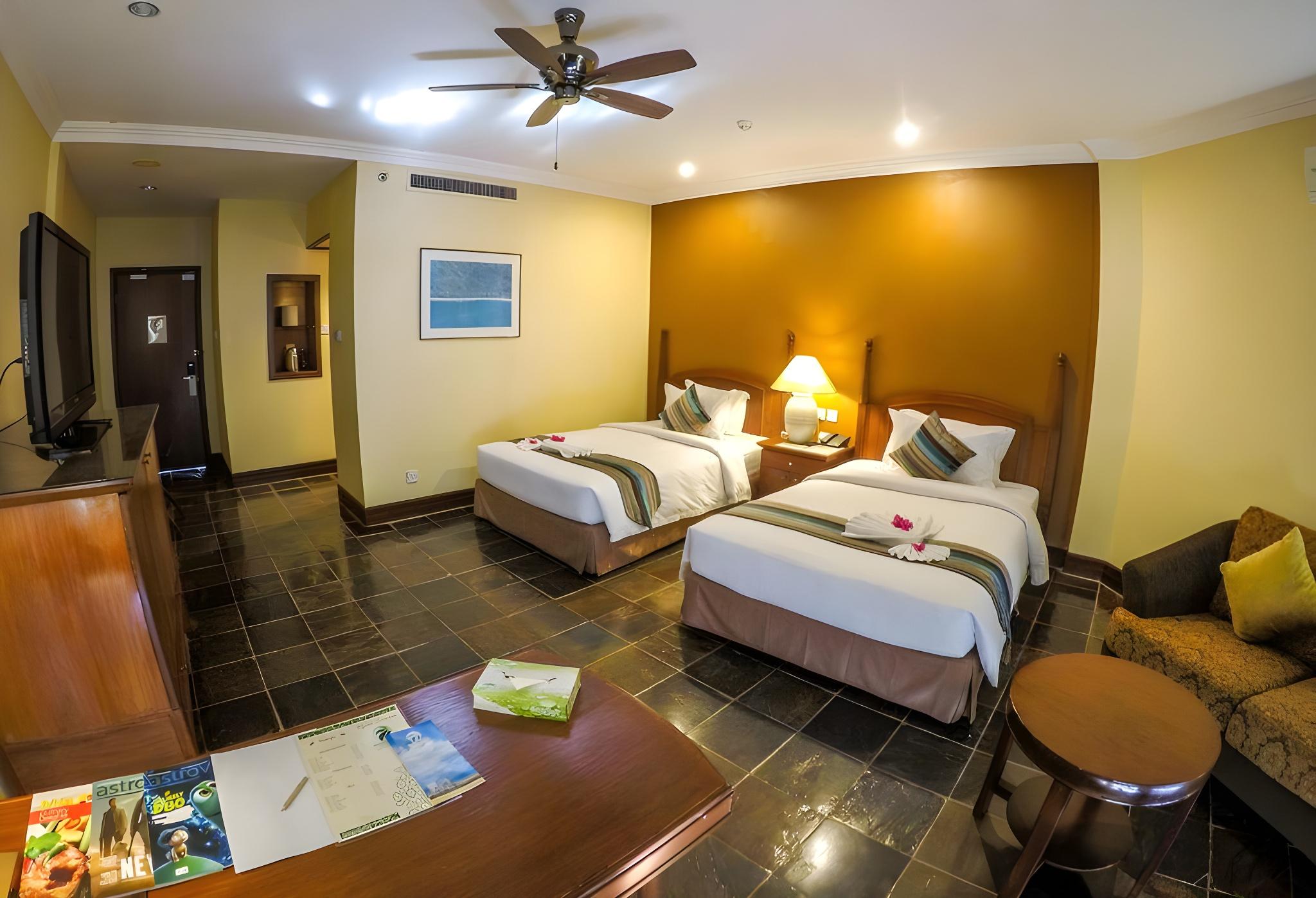 Deluxe, Multiple Beds, Garden View