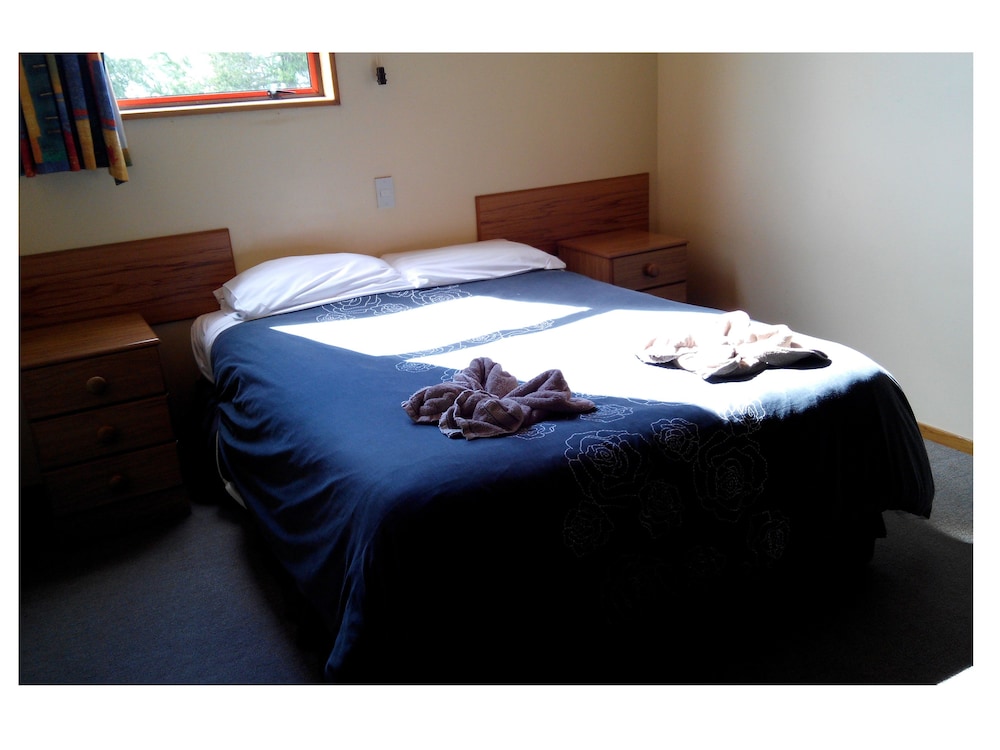 Larchwood Motel 10/25