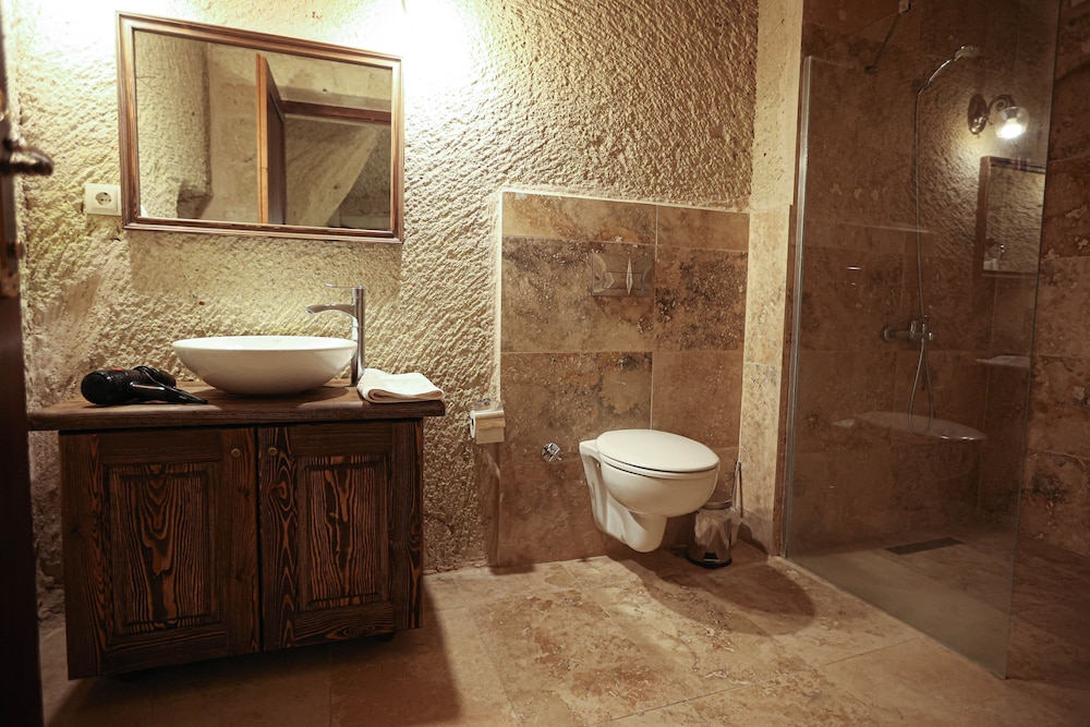 Mahzen Cave Hotel 44/55