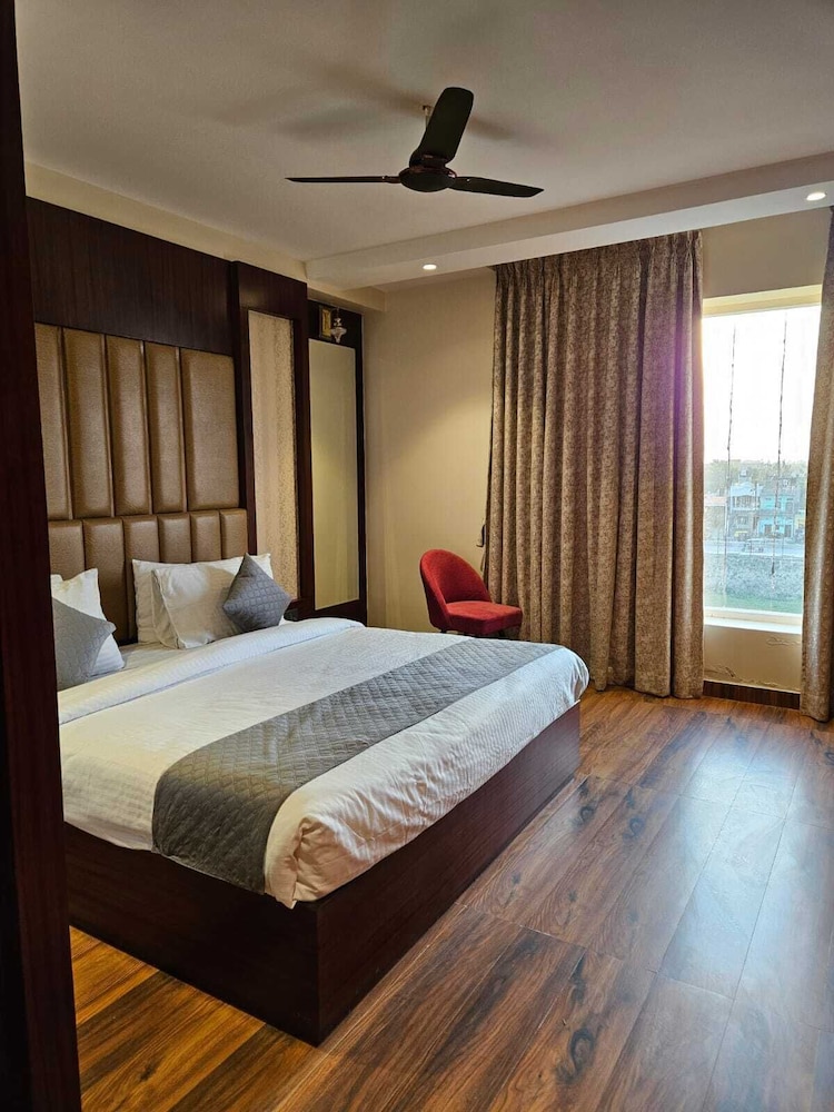 Four Leaf Hotel Akosha 18/47
