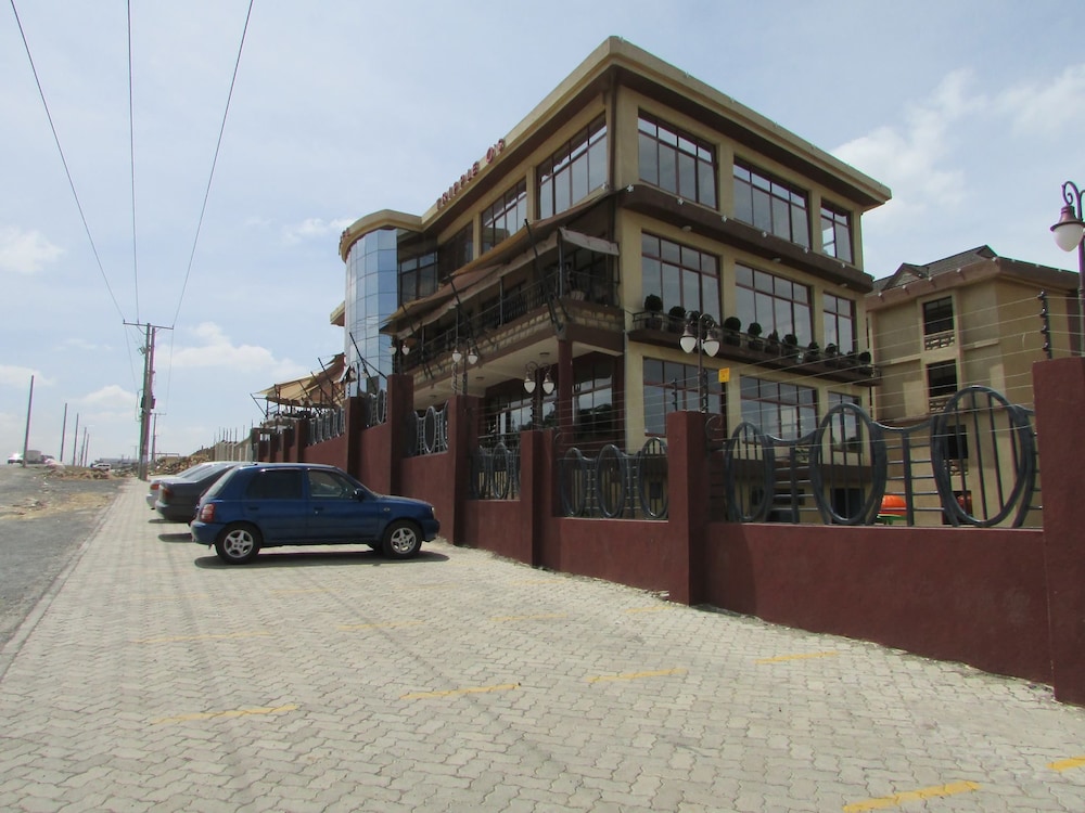 Trippleo's Hotel 19/25