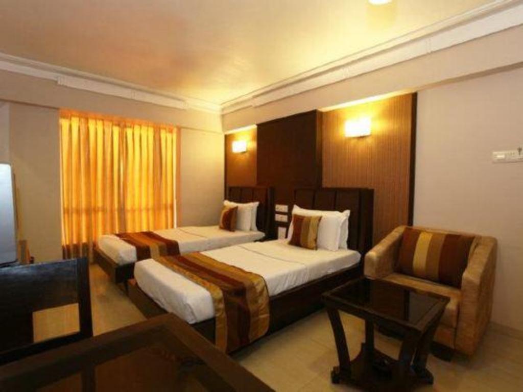 HOTEL ACCOLADE 14/28