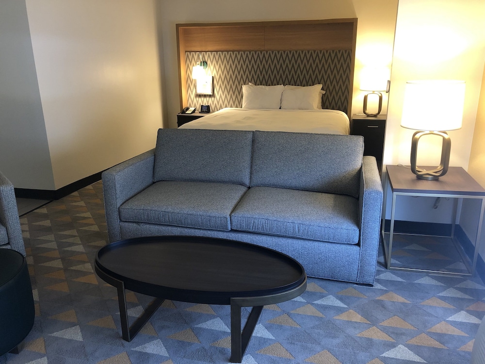 Holiday Inn Cleveland 30/60
