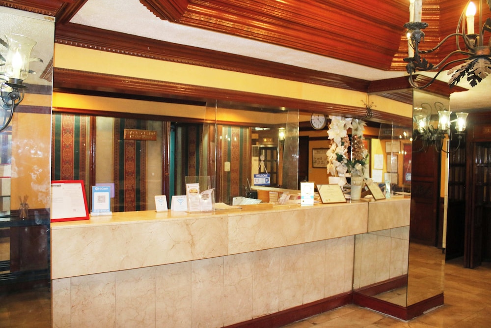 Camelot Hotel Quezon City powered by Cocotel 11/75