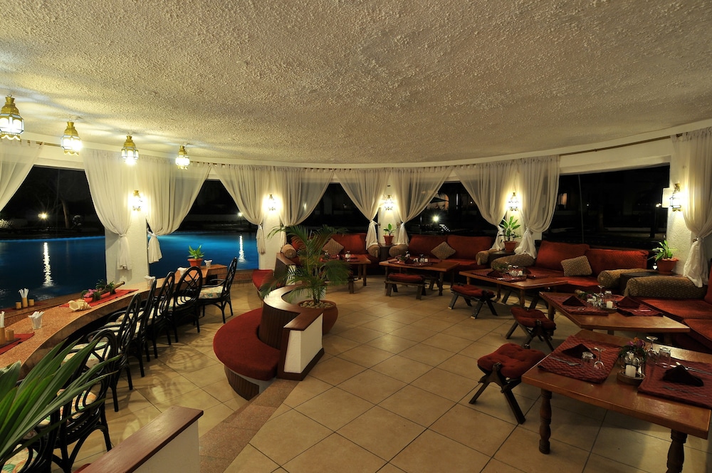 Southern Palms Beach Resort 43/54