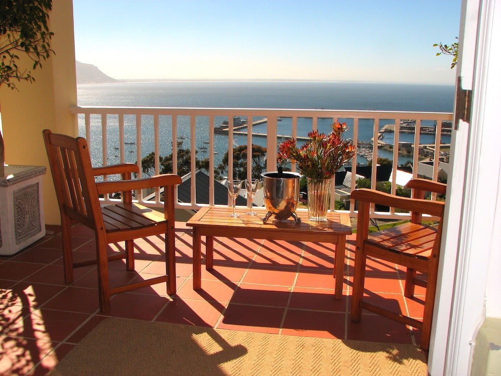 Albatross Guest House 57/68