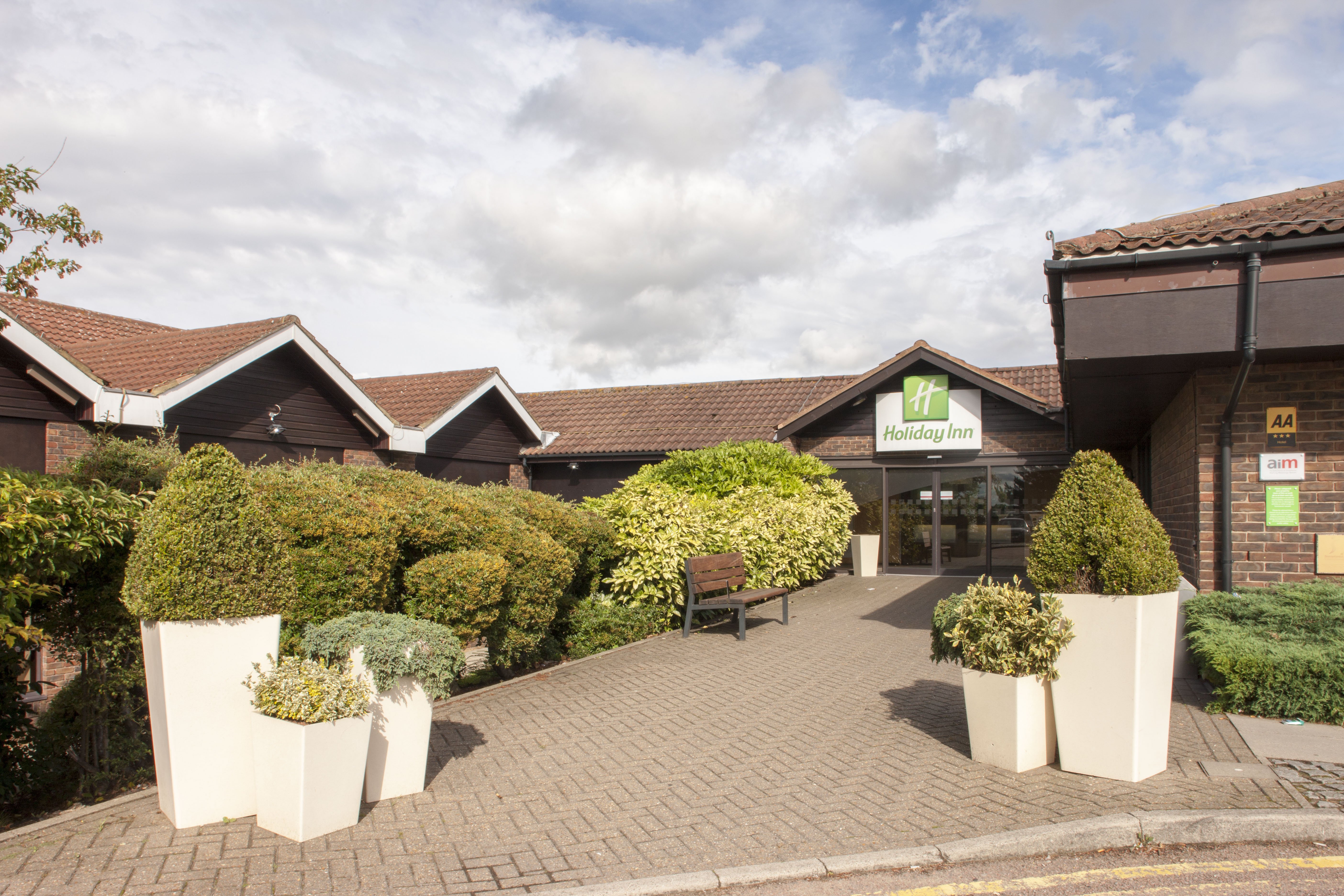 Holiday Inn Rochester Chatham an IHG Hotel 77/79