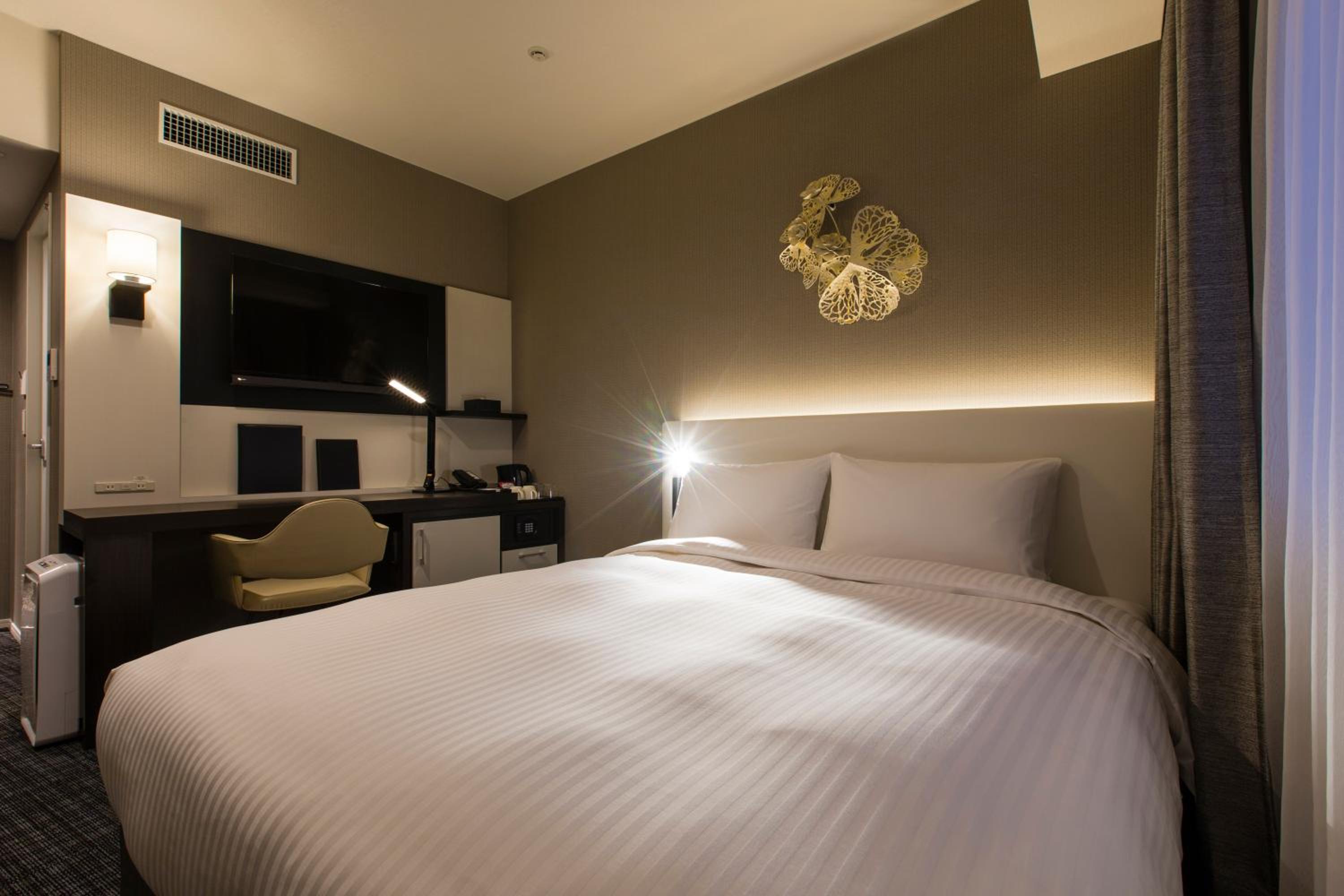 Adjoining, 2 Rooms, Queen Bed