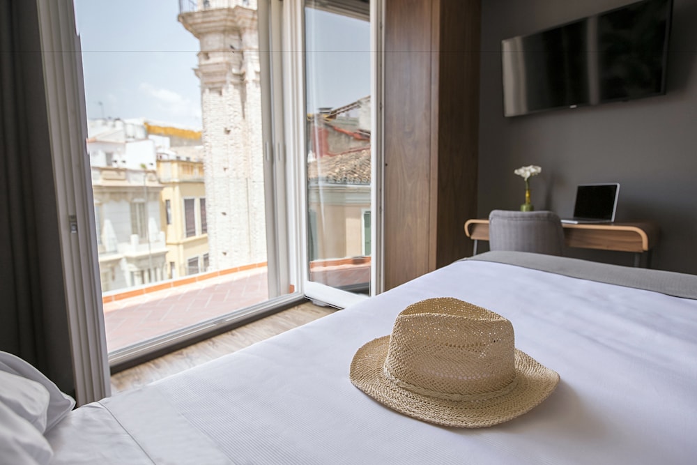 SUPERIOR, DOUBLE BED, CITY VIEW, BALCONY