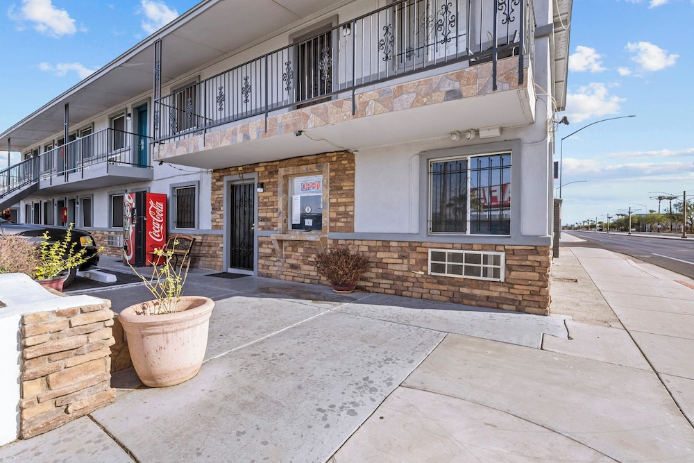 American Executive Inn 46/58