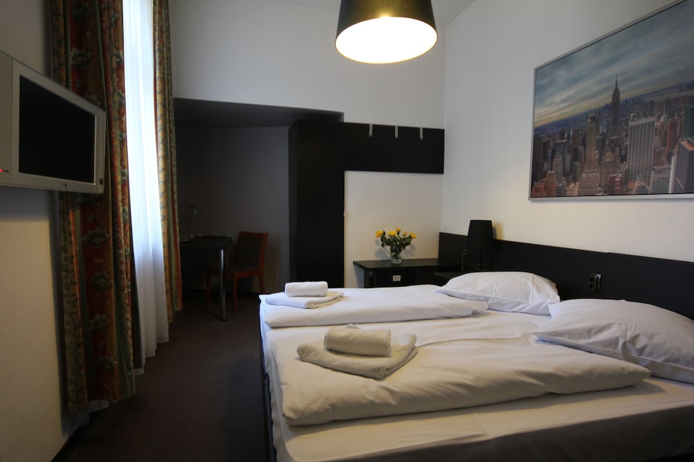 Hotel Carlton 16/50