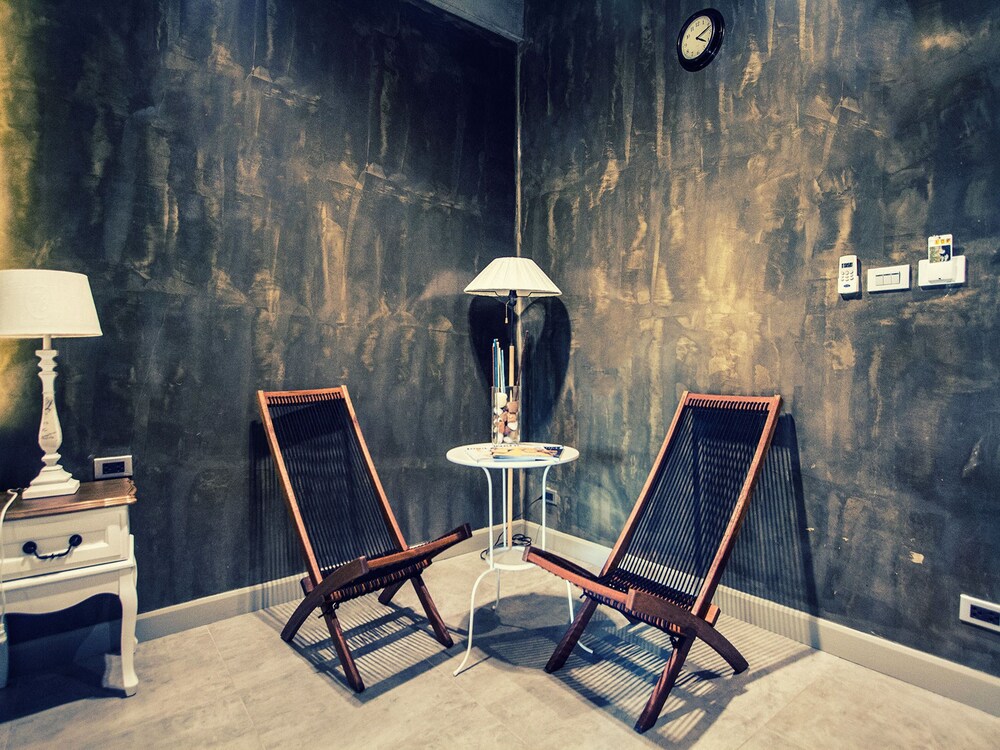 Kroque Boutique Bistro 63/71