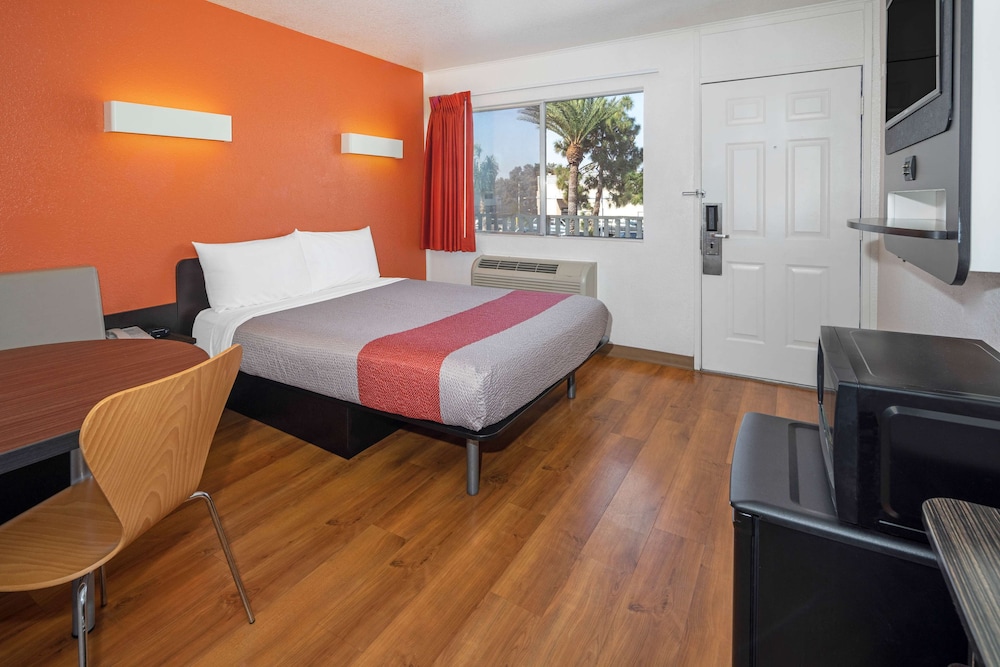 Motel6 Ventura, CA - Beach 31/58