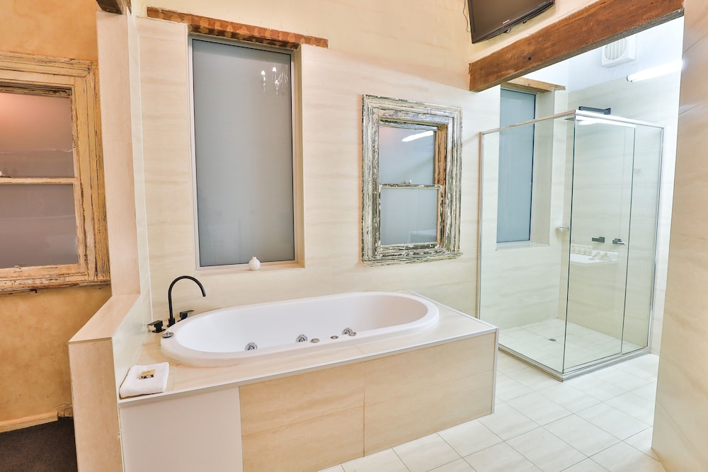 INDULGE APARTMENTS - EIGHTH STREET 13/16