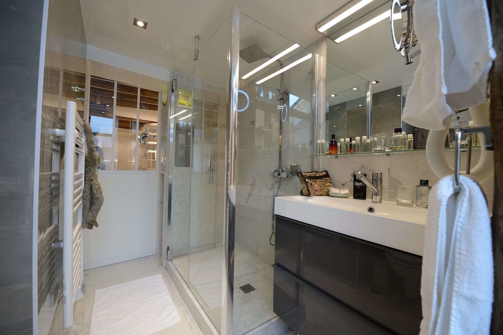Under the Star, Apartment, Double Bed, 2 Sofa، Les Patios Du Marais 4/6
