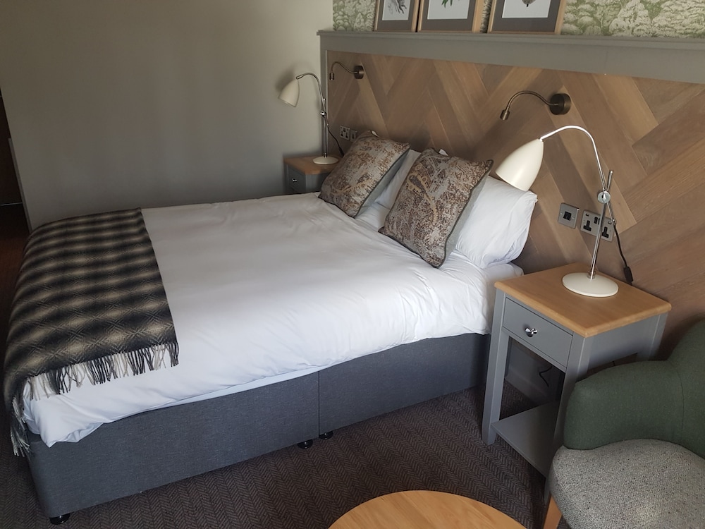 The Bluebird Inn At Samlesbury (ex Premier Inn Blackburn North West) 9/27
