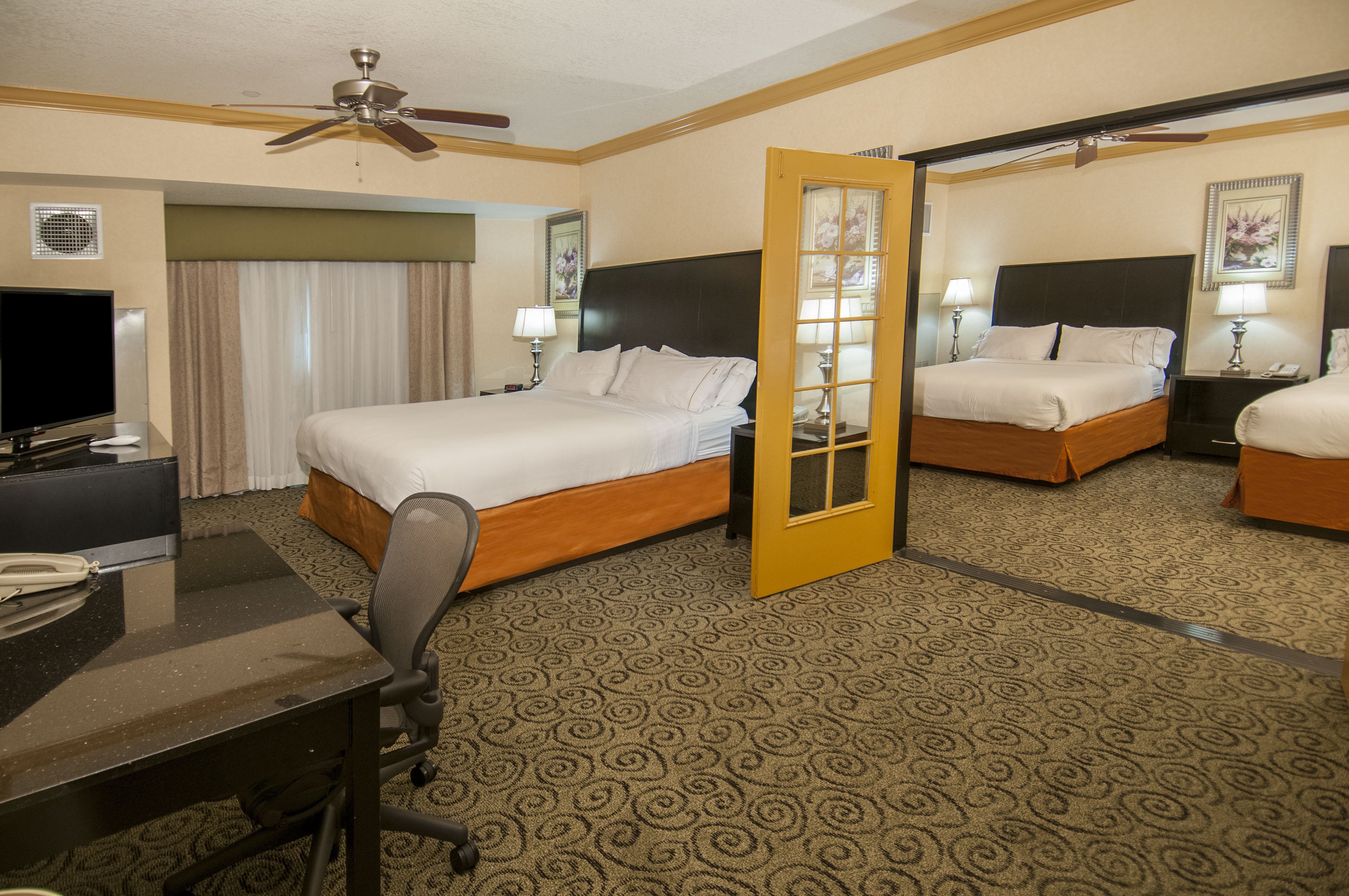 Holiday Inn Express Hotel Suites Bakersfield Central 20/71