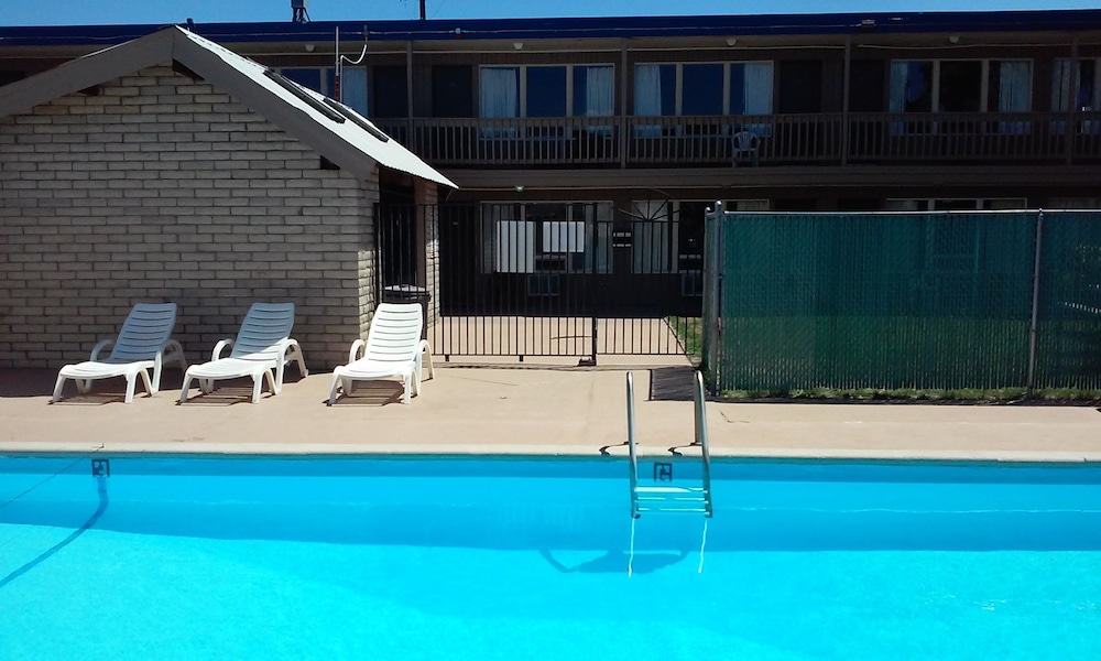 Motel Oasis Inn 37/56