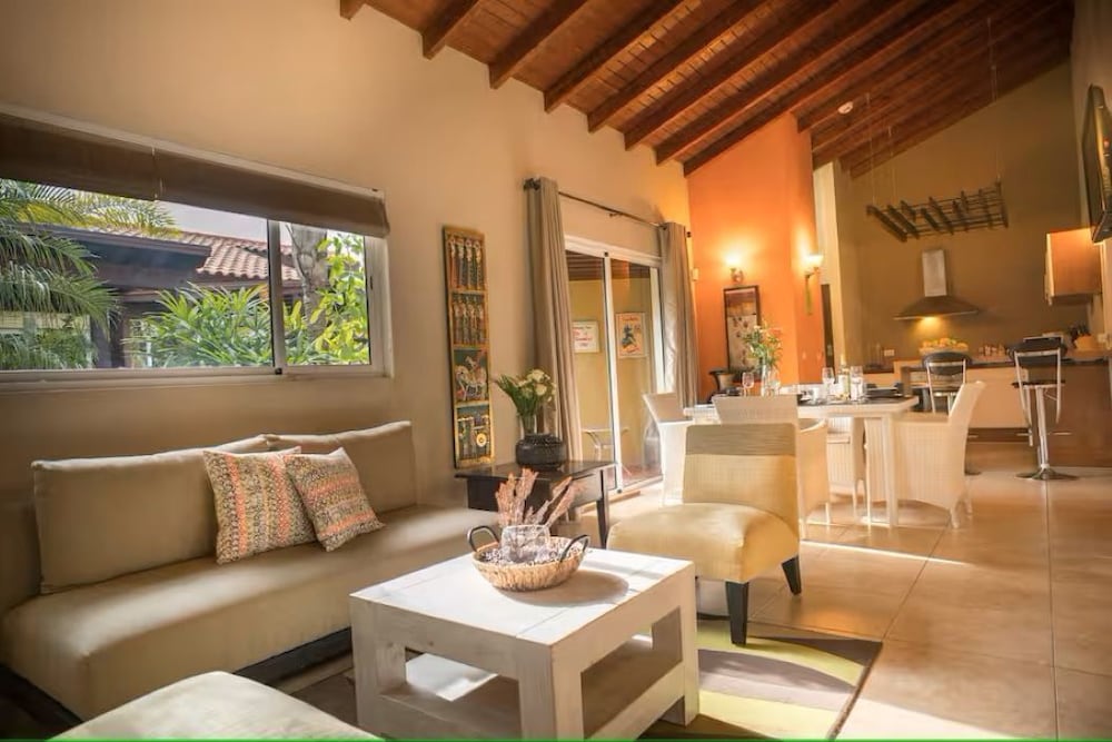 2 Bedrooms, Family, House, Queen and Twin Beds, Kitchen, Courtyard Area