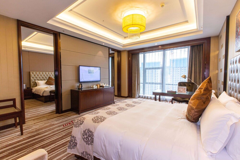 Aden Select, Suite, King and Queen Bed