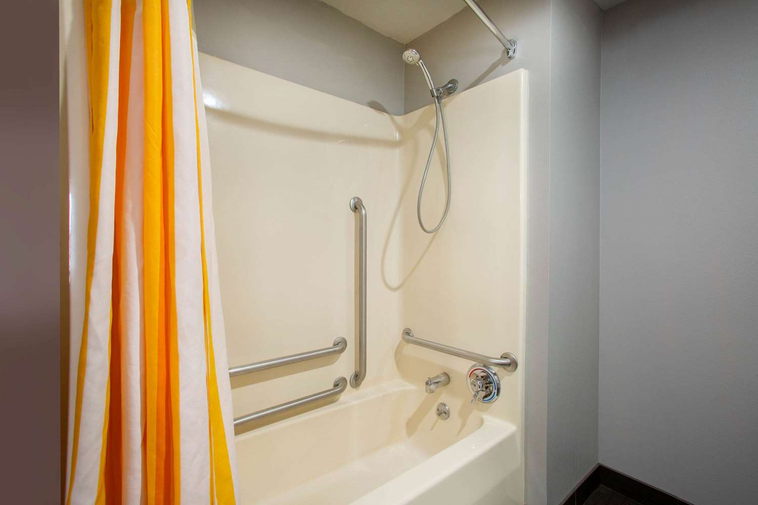 La Quinta Inn St Louis Hazelwood Airport North 59/59