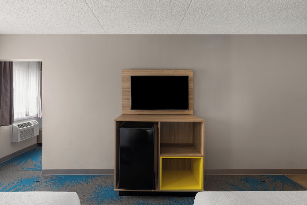 Days Inn by Wyndham Mandan Bismarck Area 52/56