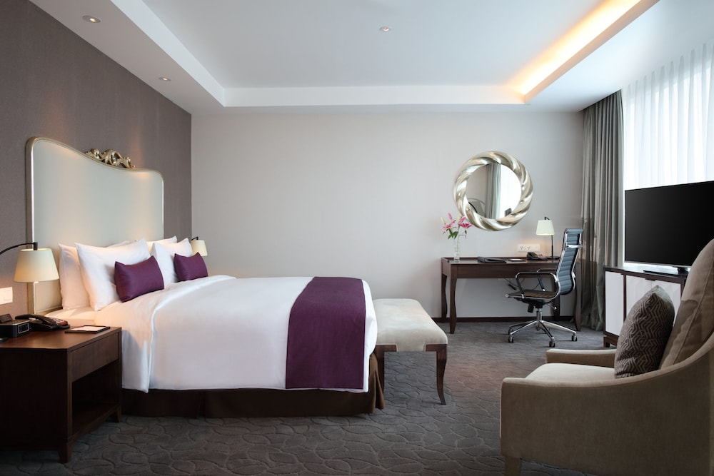 Crowne Plaza Bandung 25/75
