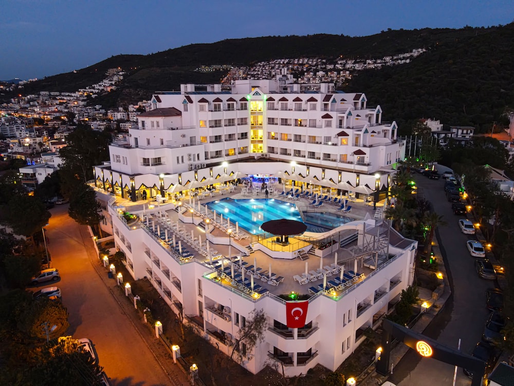 Roseira Beach Resort 1/43