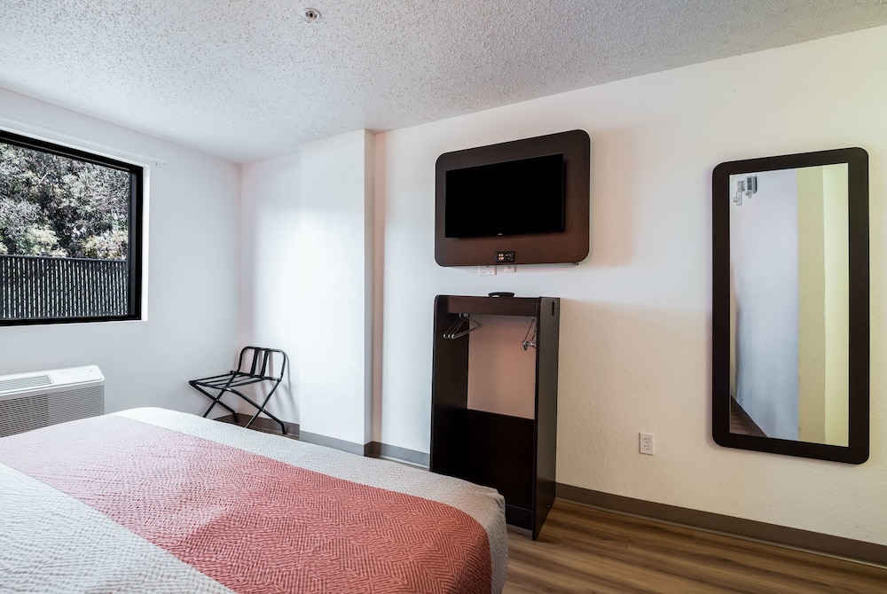 Motel6 Los Angeles, CA - Los Angeles - LAX 11/59