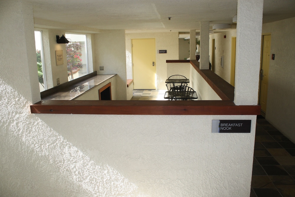 Airport Inn 12/52